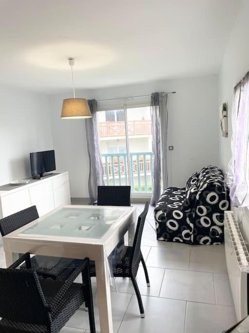 Appartement T2 Lumineux, Tres Bien Equipe, Proche Centre-Ville Salies-de-Béarn Εξωτερικό φωτογραφία