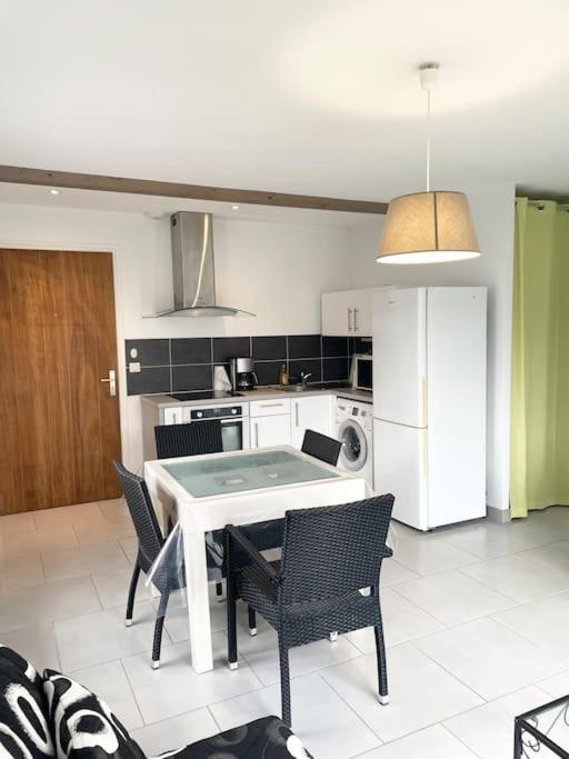 Appartement T2 Lumineux, Tres Bien Equipe, Proche Centre-Ville Salies-de-Béarn Εξωτερικό φωτογραφία